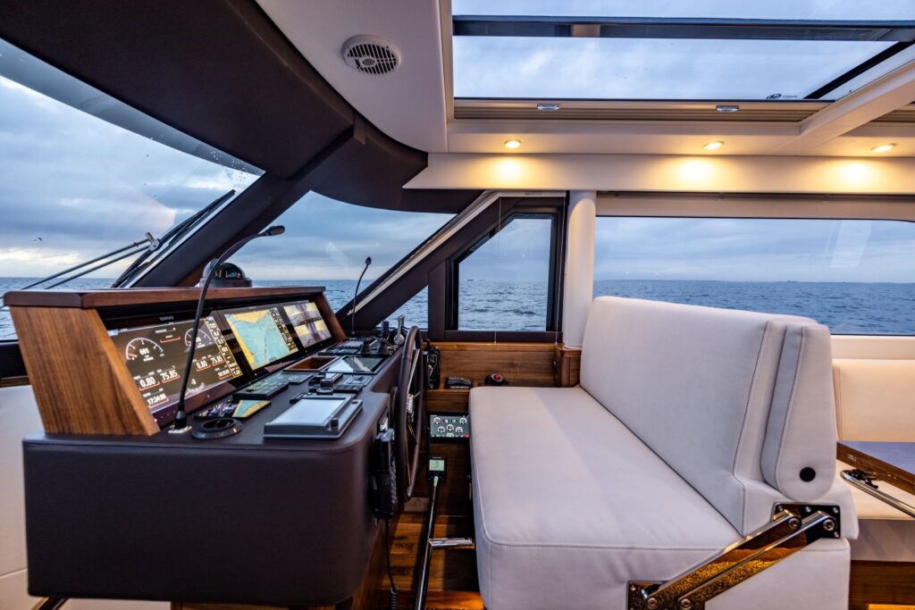 JW Stoffering scheepsstoffering bootkussens jachtstoffering luxe interieur nieuwbouw jachten boten