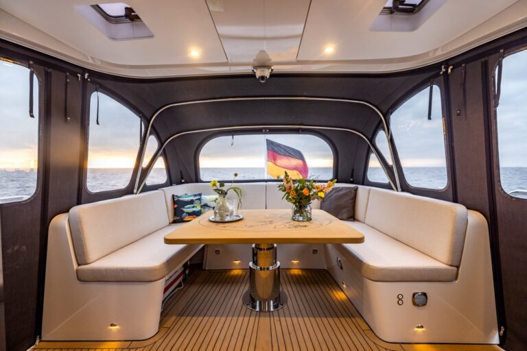 JW Stoffering scheepsstoffering bootkussens jachtstoffering luxe interieur nieuwbouw jachten boten