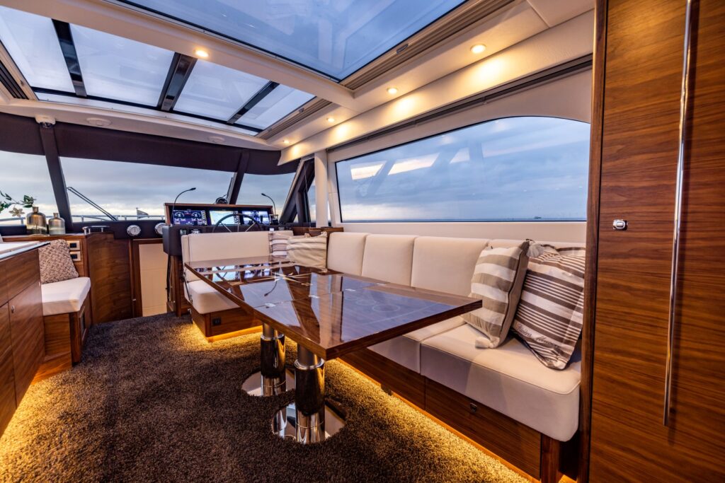 JW Stoffering scheepsstoffering bootkussens jachtstoffering luxe interieur nieuwbouw jachten boten