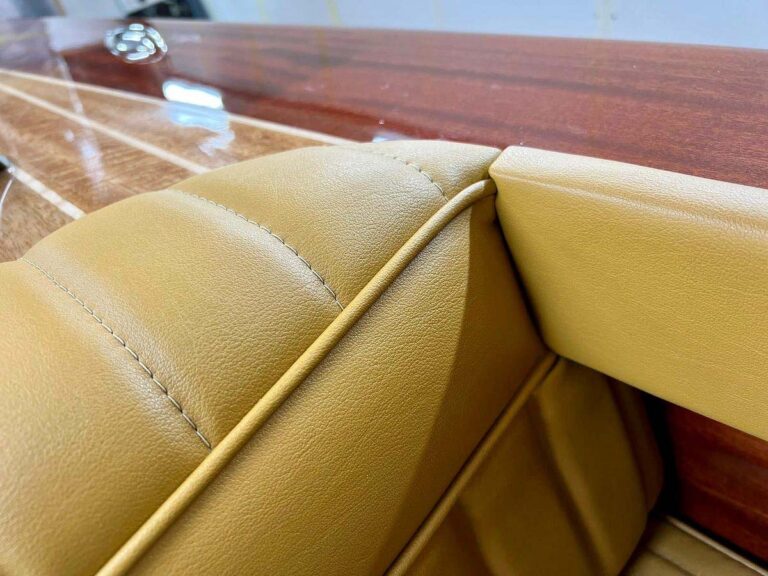 JW Stoffering scheepsstoffering custom boesch/riva speedboat hout snelvarend