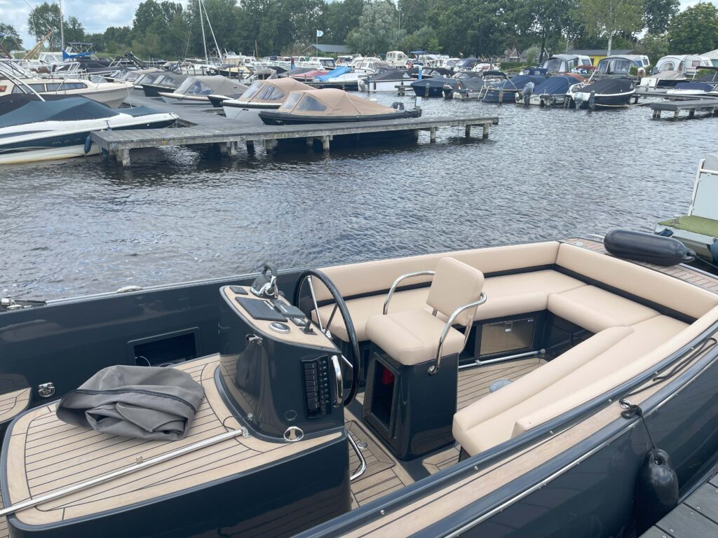 JW Stoffering luxe tender scheepsstoffering herstoffering bootkussens snelvarend