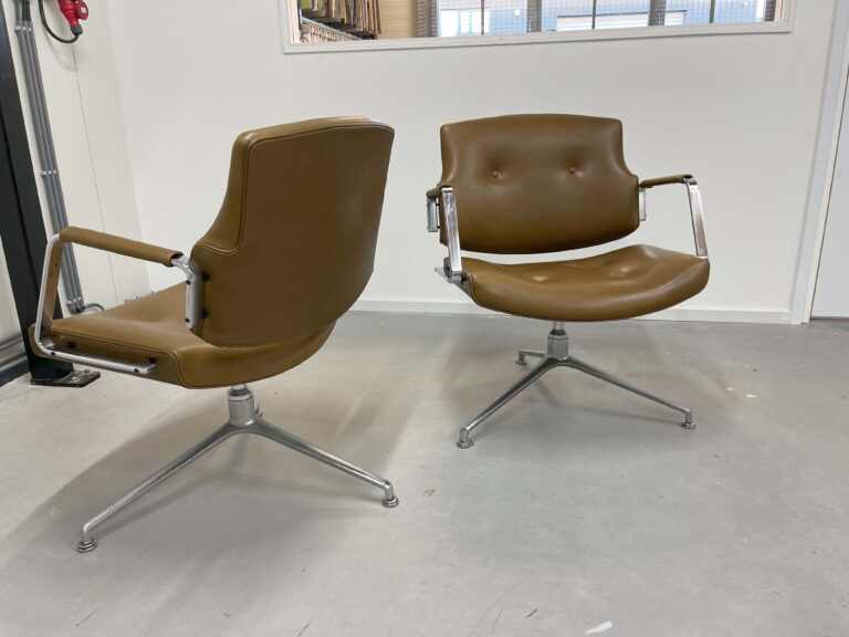 bureaustoel meubelstoffering JW Stoffering Rare conference or office FK-84 armchair designed by Preben Fabricius and Jorgen Kastholm.