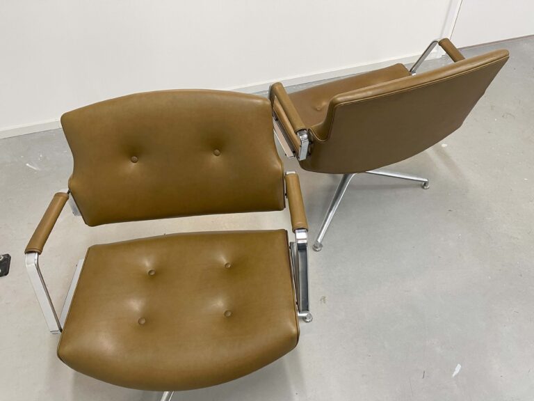 bureaustoel meubelstoffering JW Stoffering Rare conference or office FK-84 armchair designed by Preben Fabricius and Jorgen Kastholm.