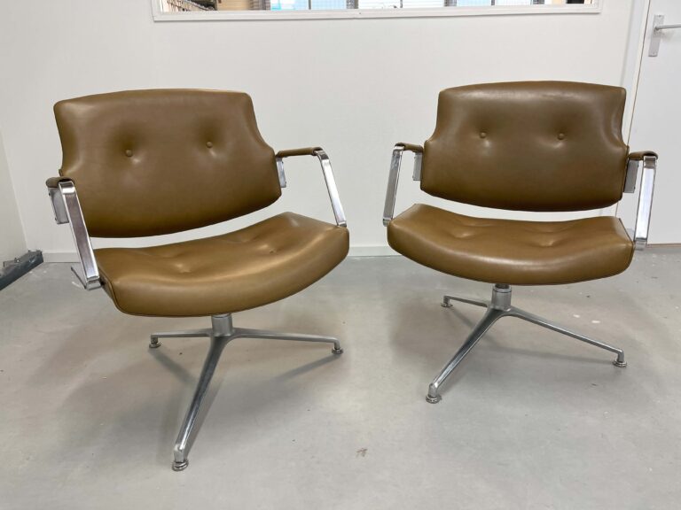 bureaustoel meubelstoffering JW Stoffering Rare conference or office FK-84 armchair designed by Preben Fabricius and Jorgen Kastholm.